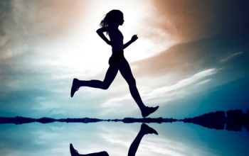 Donne: correre anche solo un minuto al giorno migliora le ossa