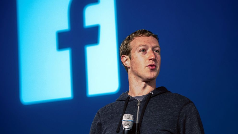 Una foto di Zuckerberg, creatore di Facebook che ora mette in campo anche l'intelligenza artificiale contro i suicidi
