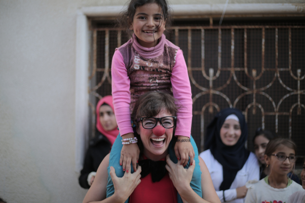 Clown professionisti in Libano portano il sorriso ai bimbi rifugiati