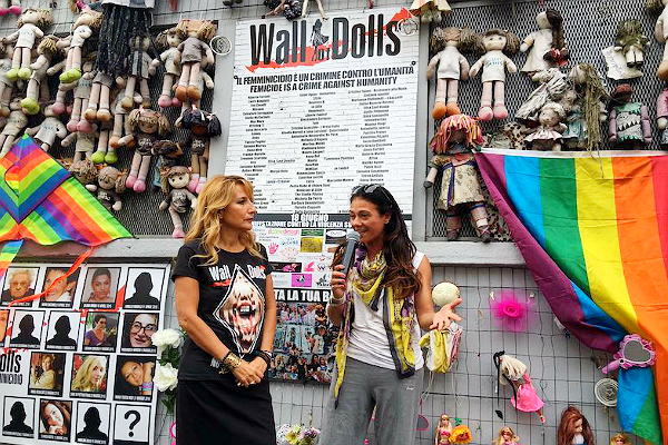 “Wall of Dolls - il muro delle bambole" contro i femminicidi