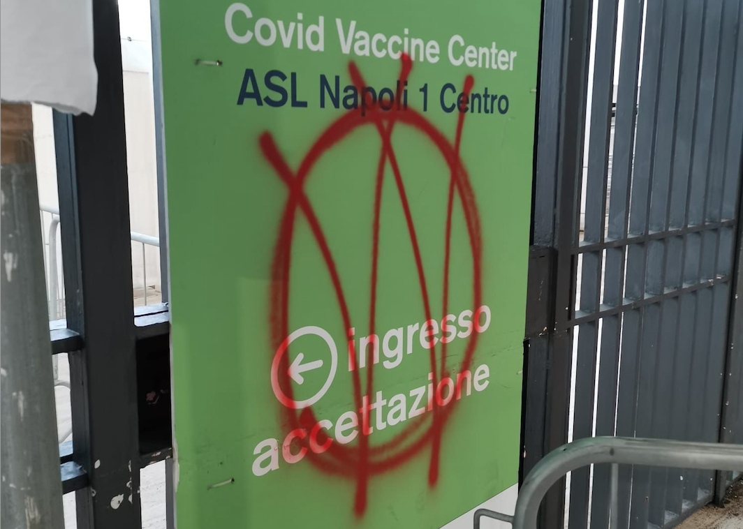 No vax, raid alla mostra d'oltremare di napoli