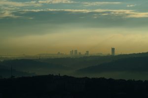Rischio ictus: paesaggio con smog