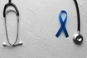 Tumore della prostata: stetoscopio con fiocchetto blu